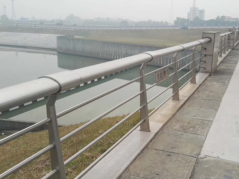 桥梁护栏F型